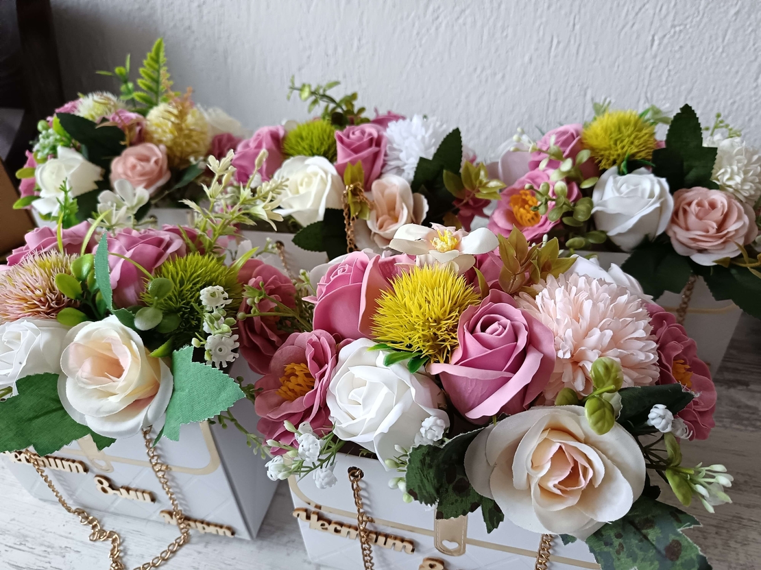 Чантичка с цветя