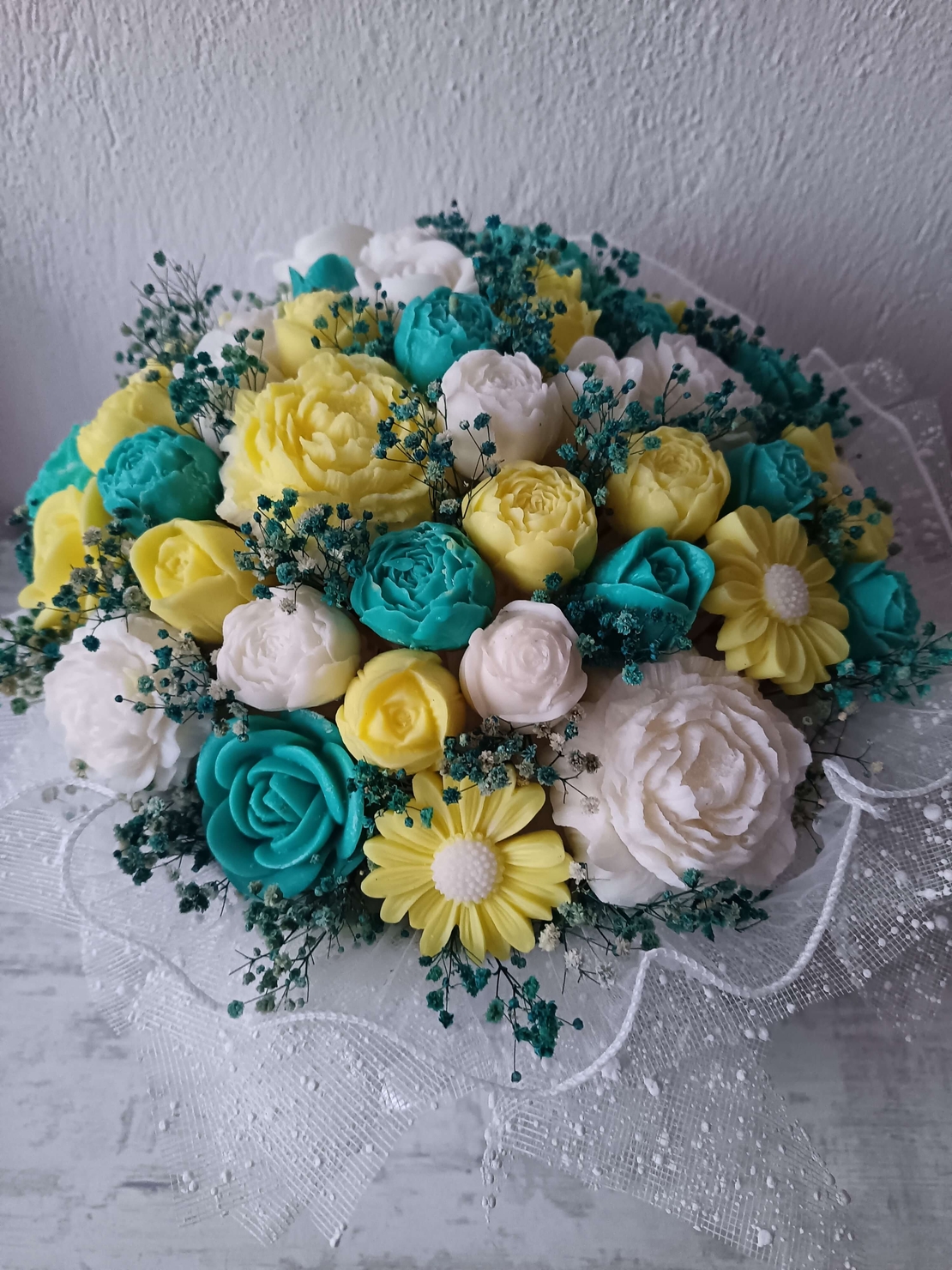 Голяма аранжировка със соеви цветя