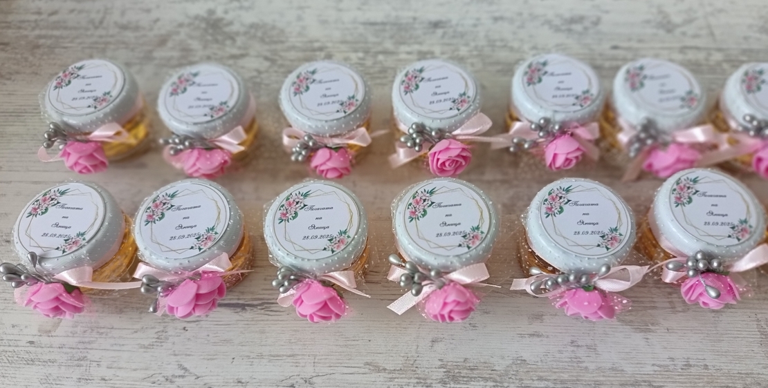 Бурканче с мед - розова роза