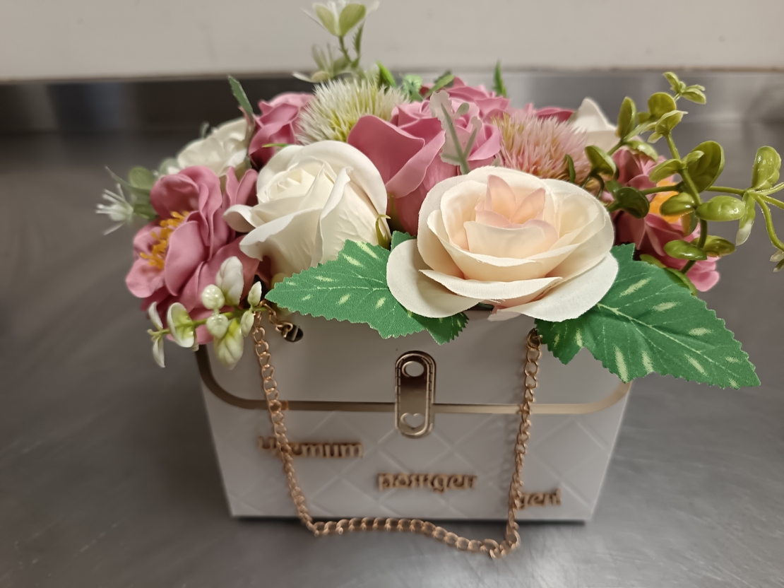 Чантичка с цветя