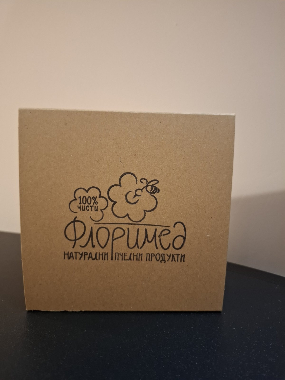 Ръчно изработена свещ от пчелен восък „Цъфнал Божур“ (в подаръчна кутия)