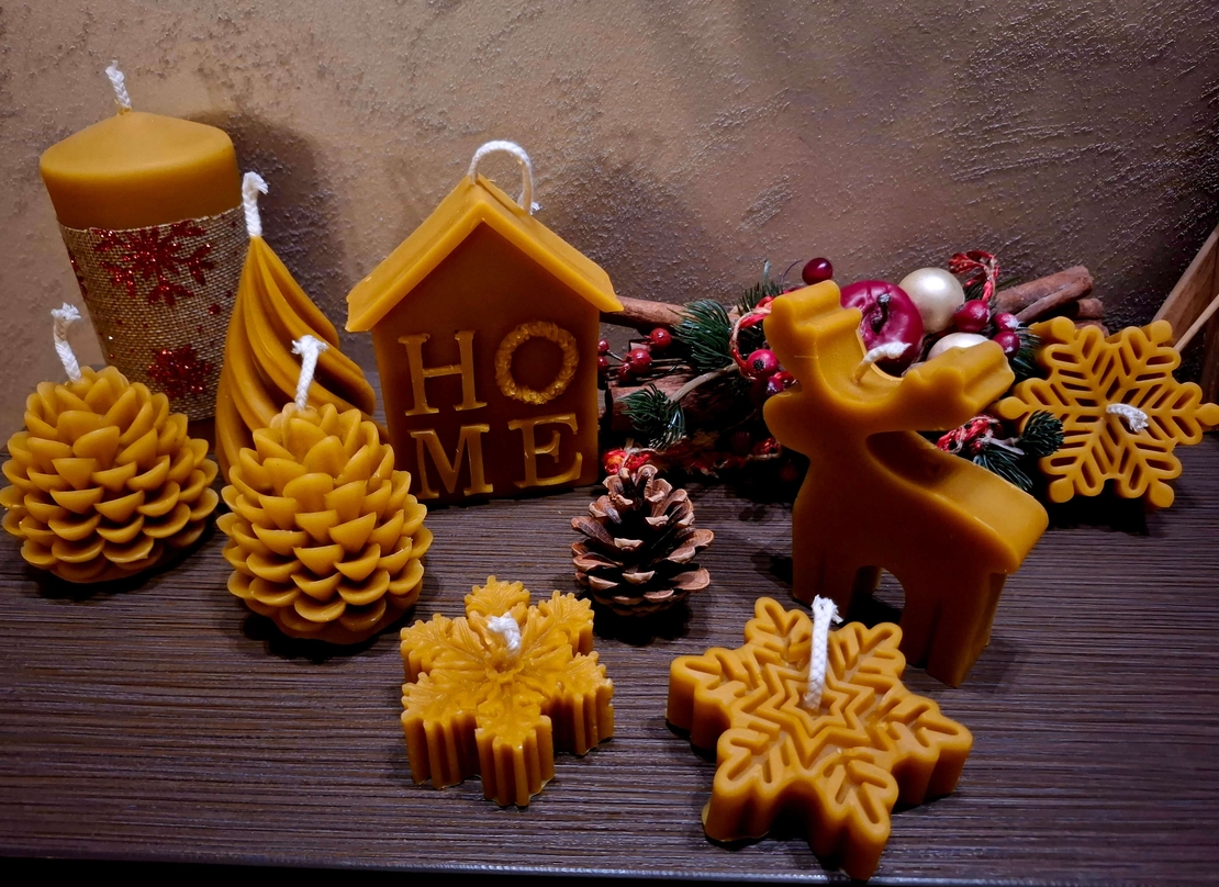 Свещ от пчелен восък „Златна Коледна къщичка“