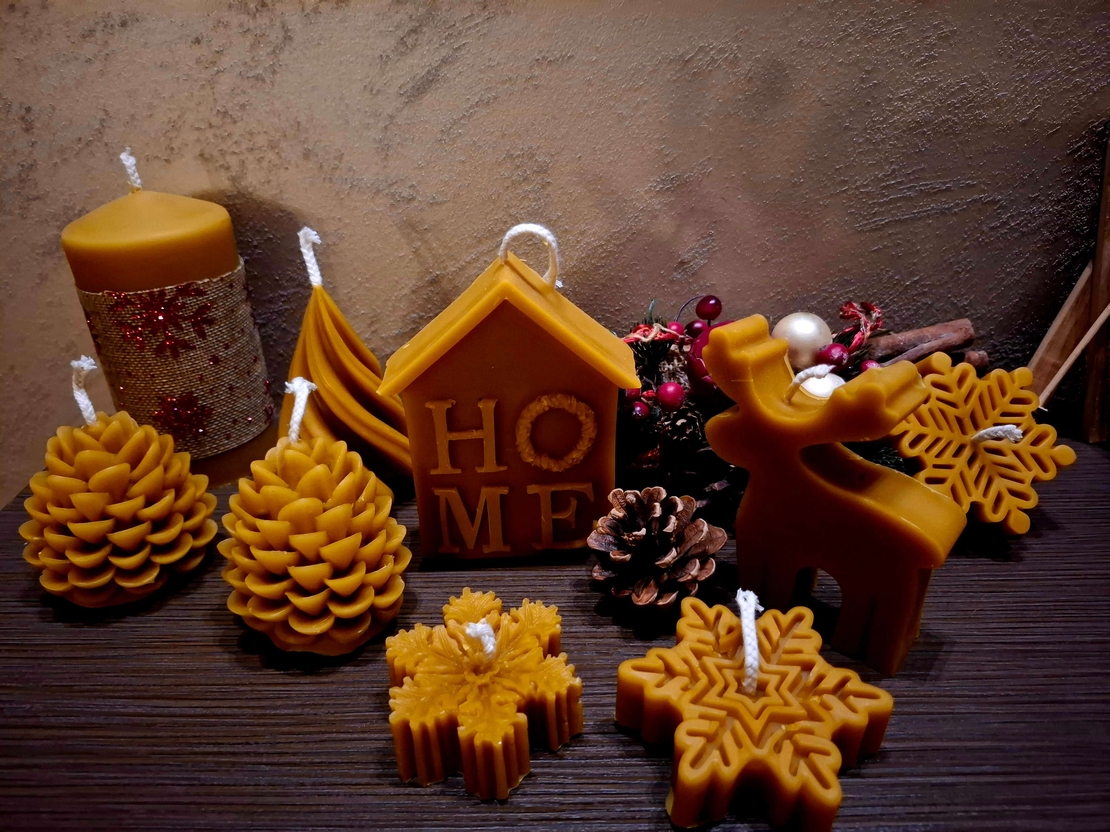 Ароматна свещ от 100% пчелен восък „Златно Еленче“ – Флоримед