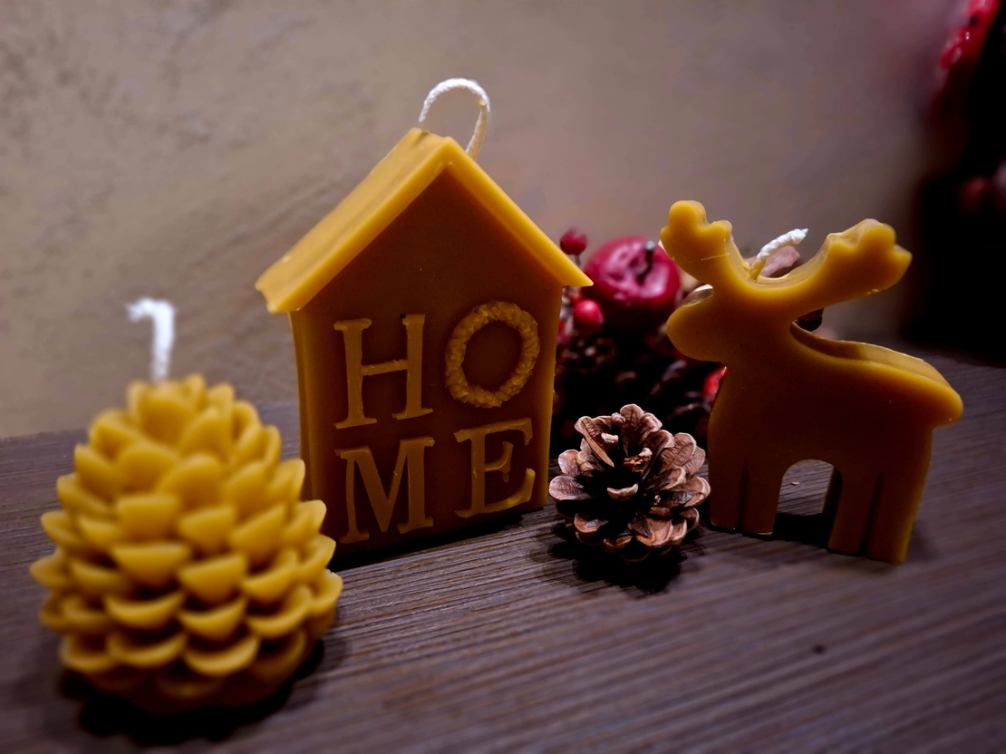 Ароматна свещ от 100% пчелен восък „Златно Еленче“ – Флоримед