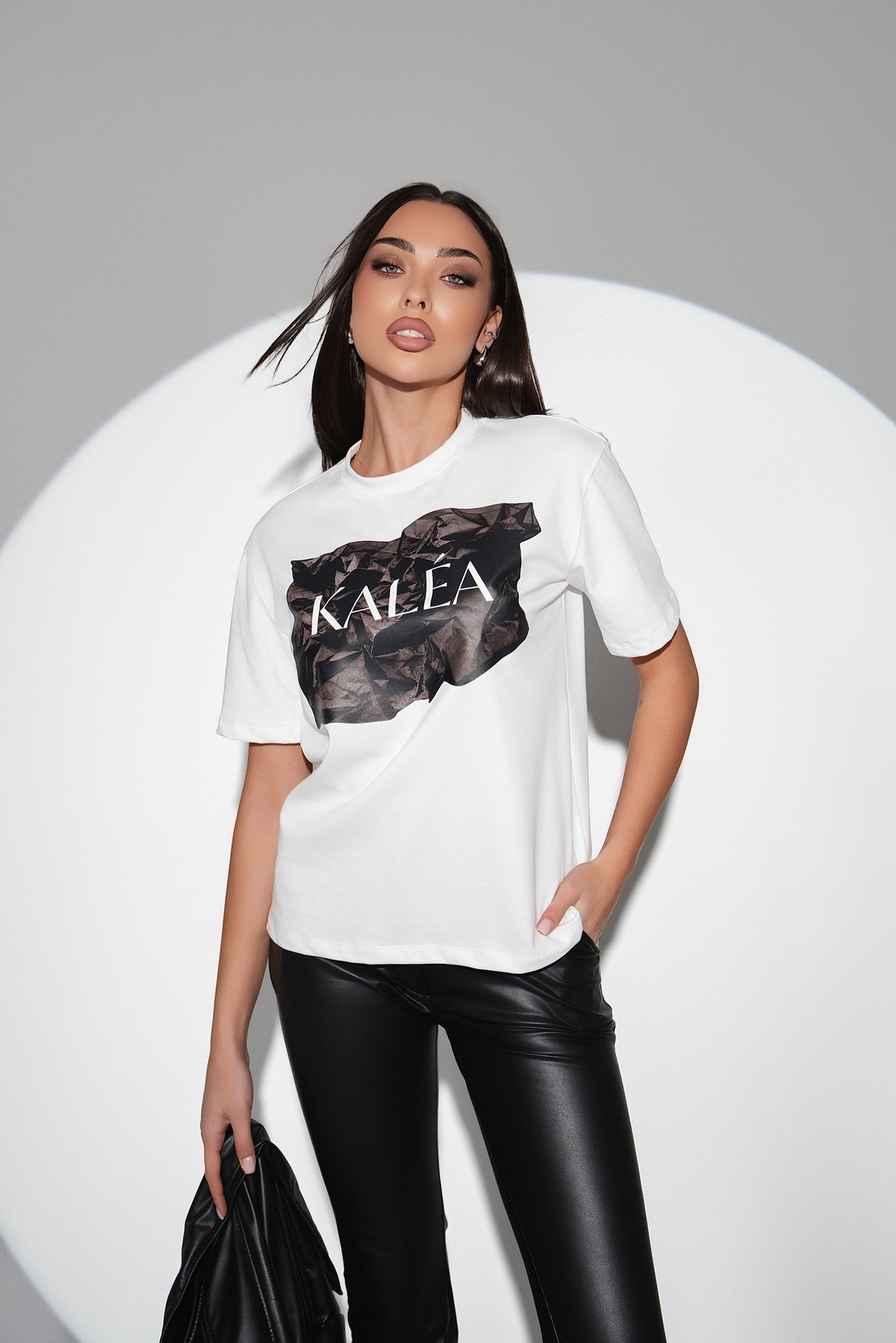 T-shirt KALÈA с черна щампа