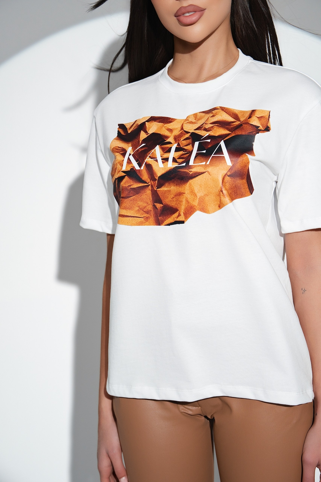 T-shirt KALÈA с кафява щампа