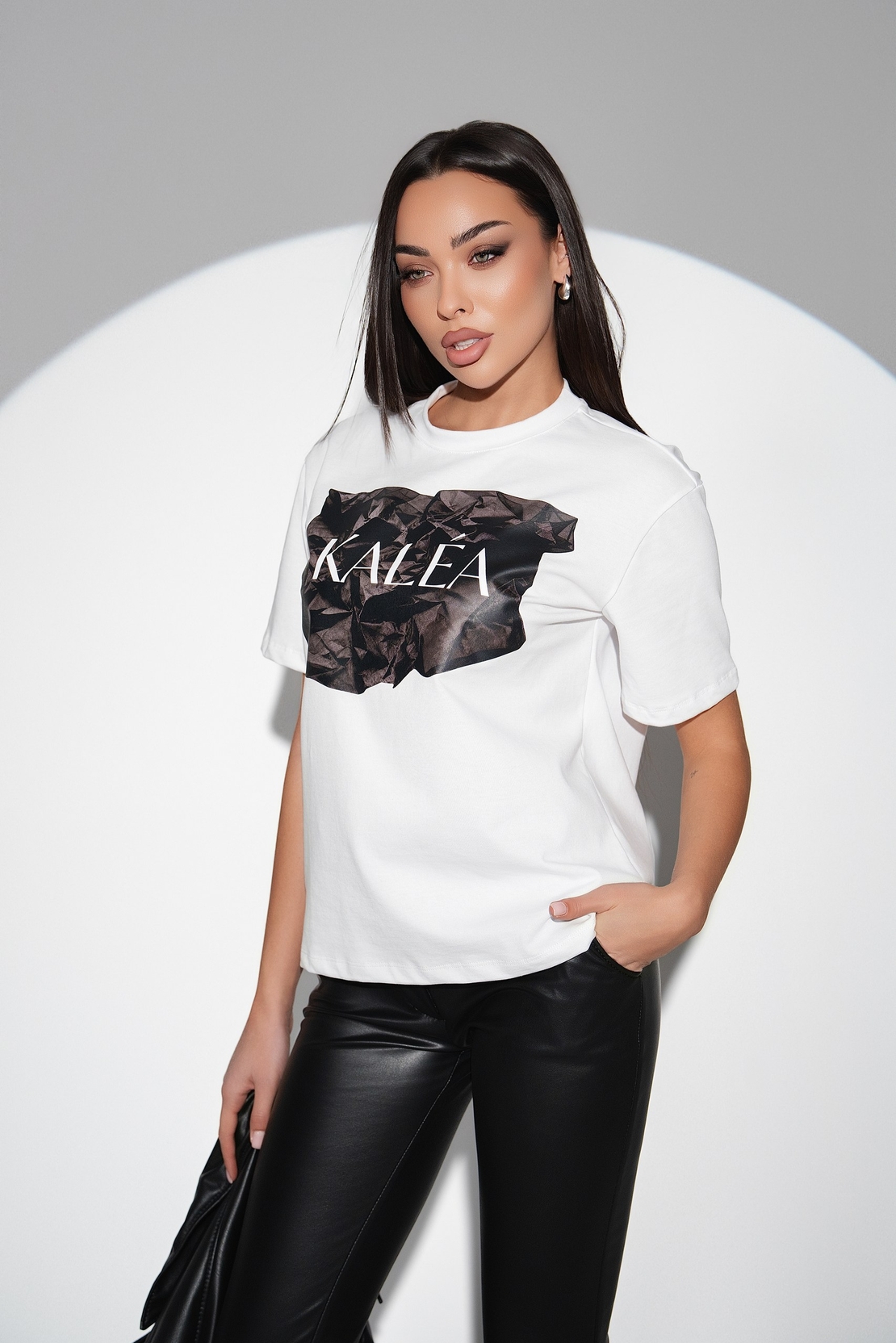 T-shirt KALÈA с черна щампа