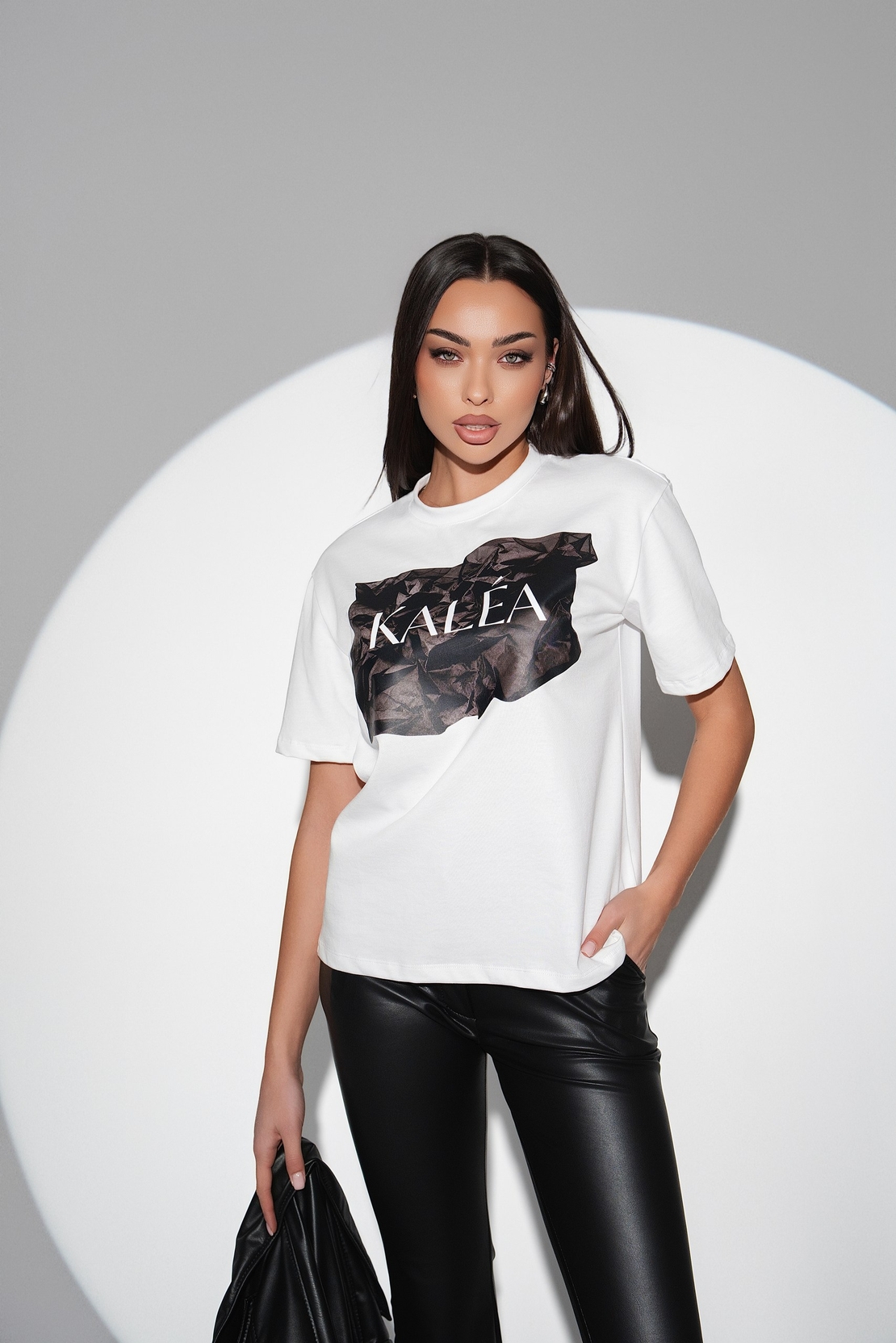 T-shirt KALÈA с черна щампа