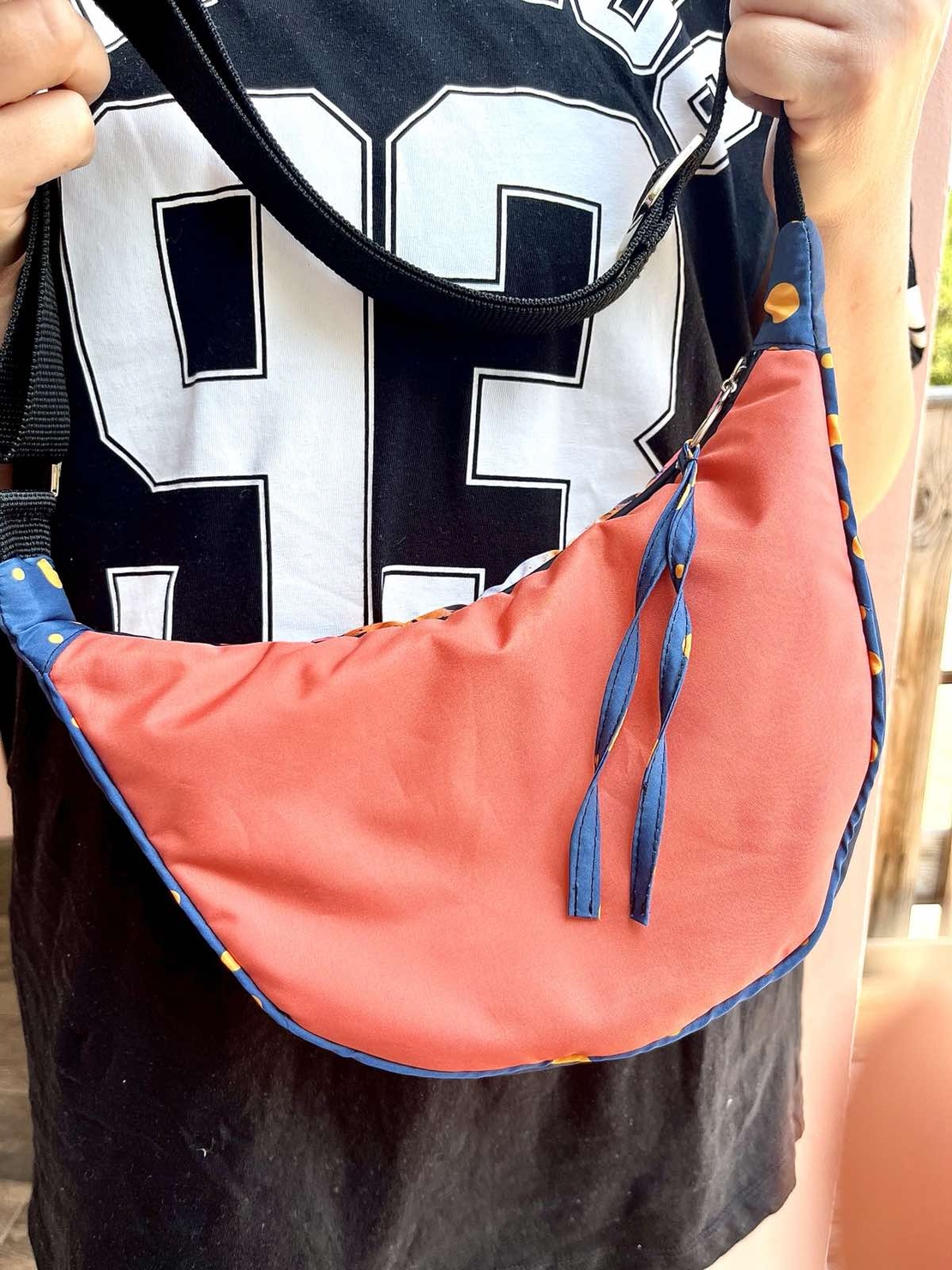 Чанта с регулируема дръжка 