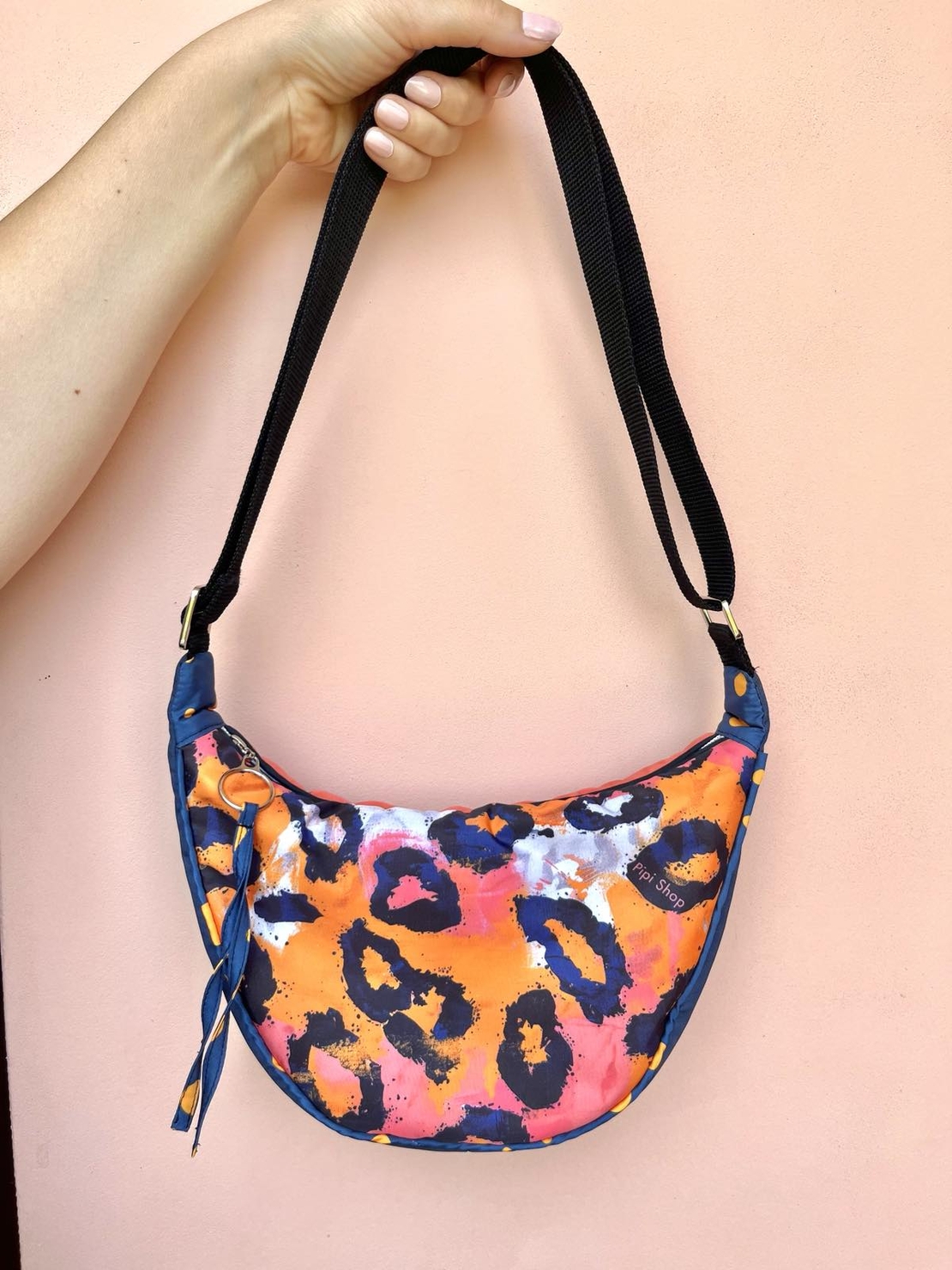 Чанта с регулируема дръжка 