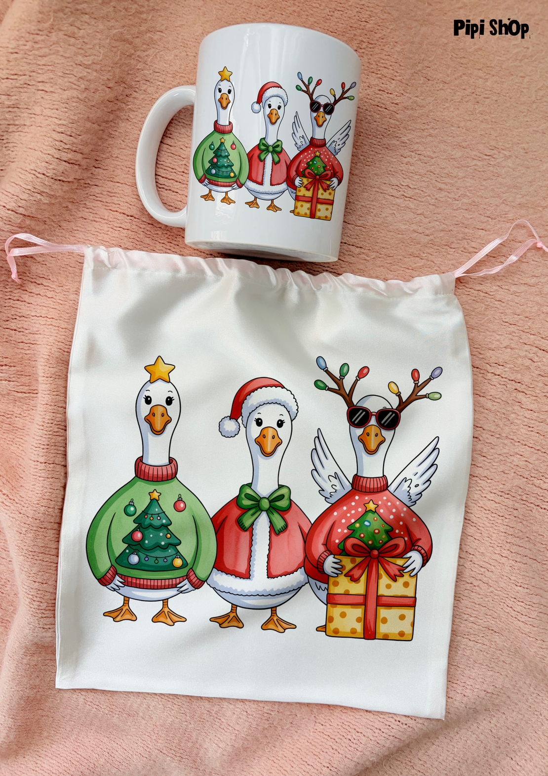 Коледен сет от сатенена торбичка и чаша  