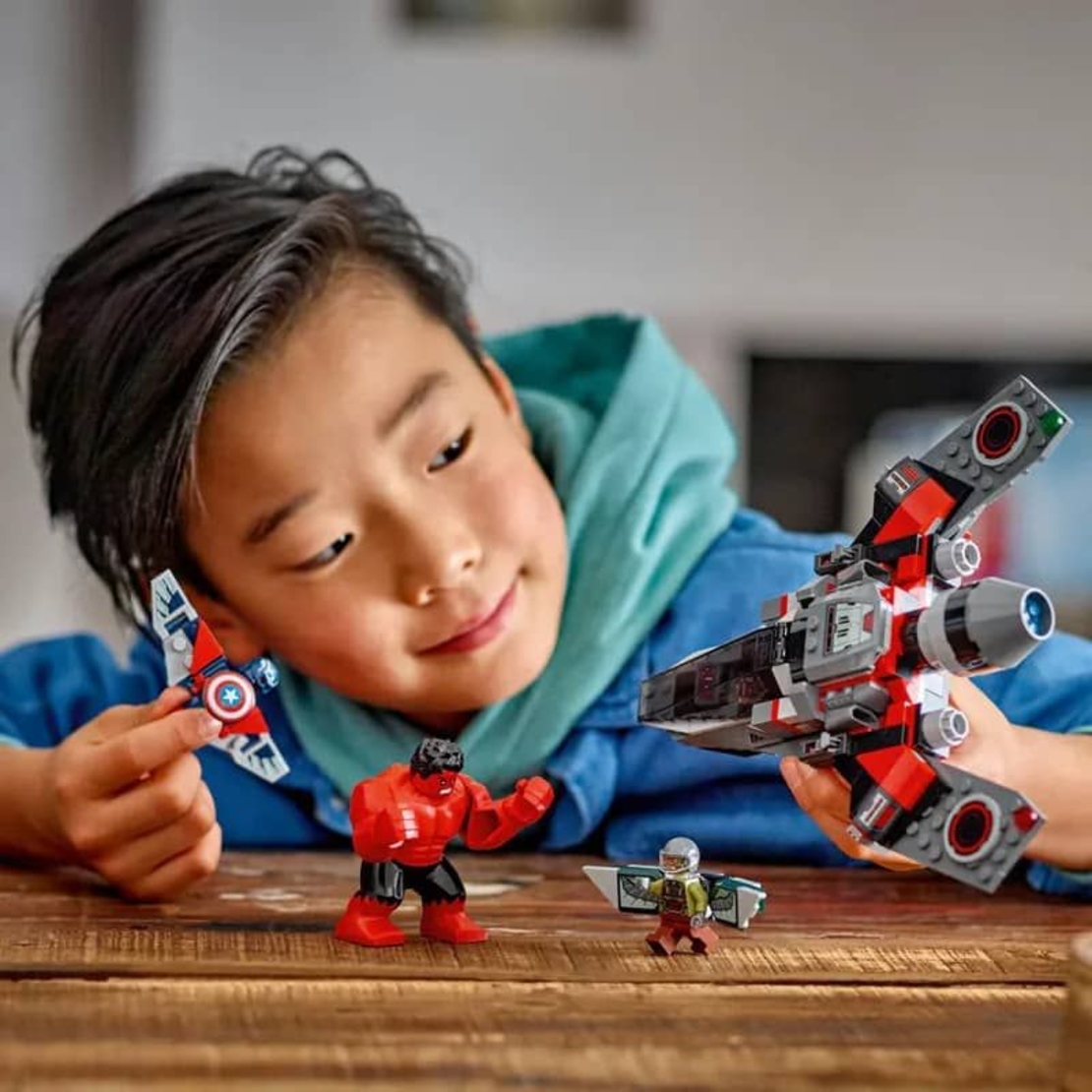LEGO® Marvel Битка на Капитан Америка срещу Червения Хълк 76292