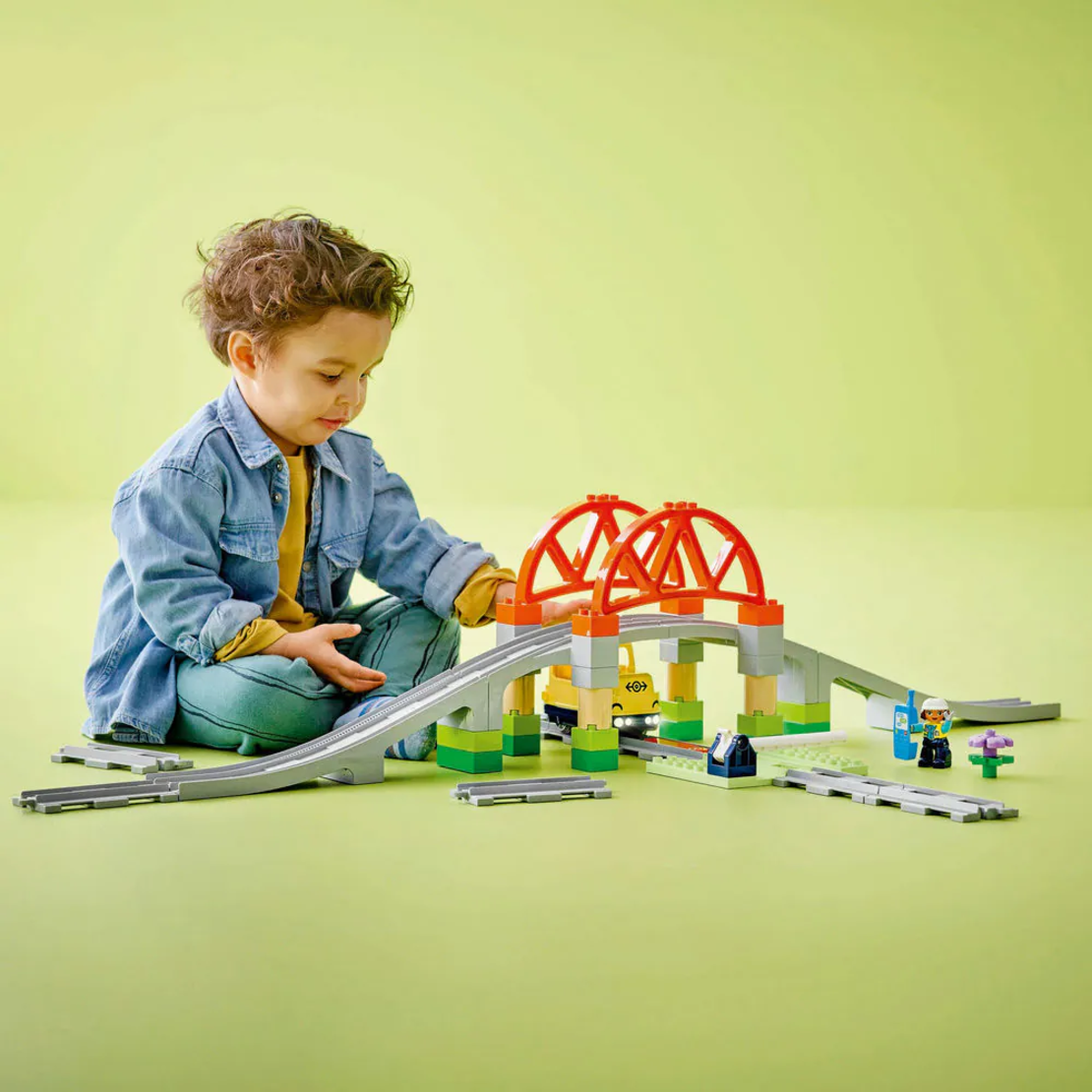 LEGO® DUPLO® Комплект с мост и релси за влак 10426