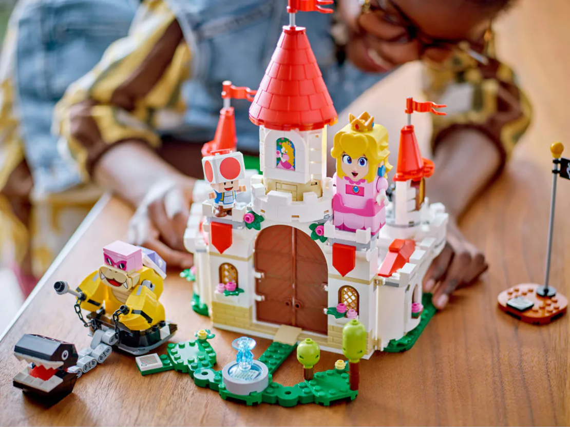 LEGO® Super Mario™ Битка с Roy в замъка на Peach 71435