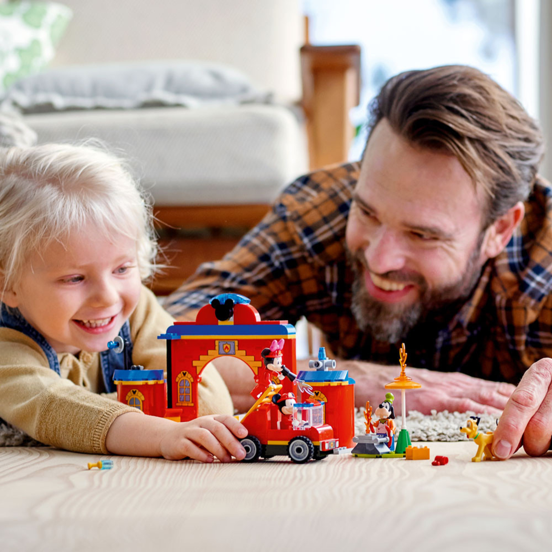 LEGO® Disney Пожарникарска станция и камион на Mickey 10776