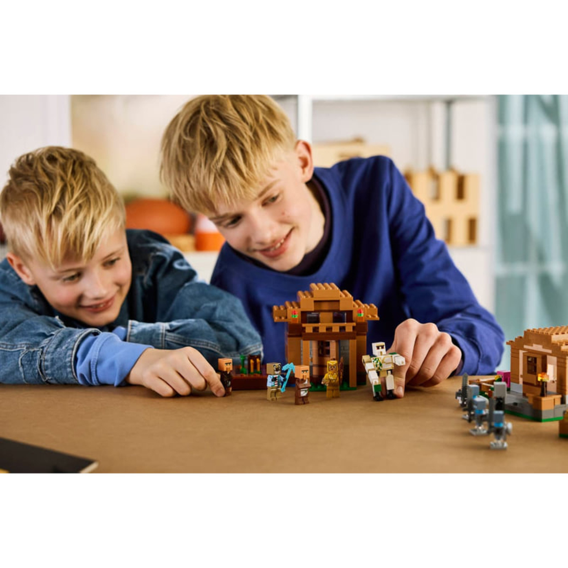 LEGO® Minecraft® Атака на селището на заклинателите 21596
