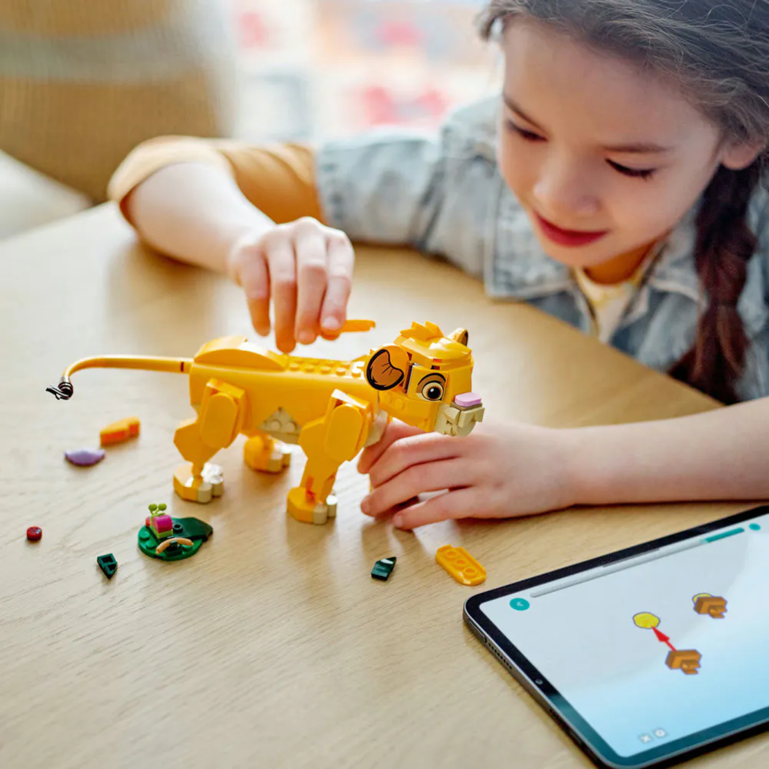 LEGO® Disney Цар Лъв - Симба 43243