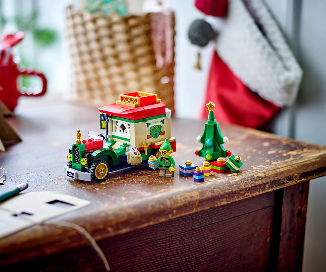 LEGO® Iconic Камионът за доставки на Дядо Коледа 40746
