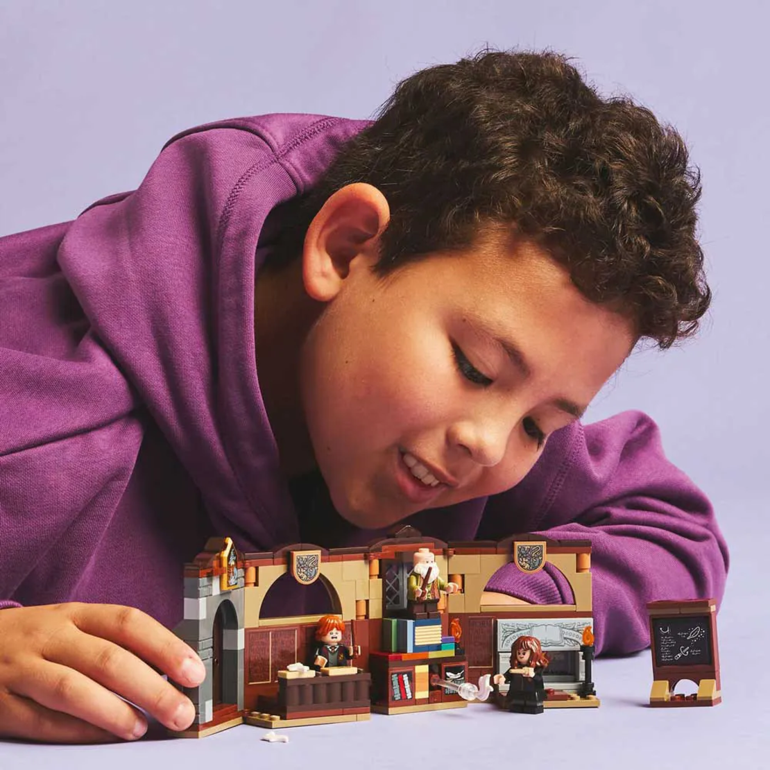 LEGO® Harry Potter™ Замъкът Хогуортс - Час по вълшебство 76442