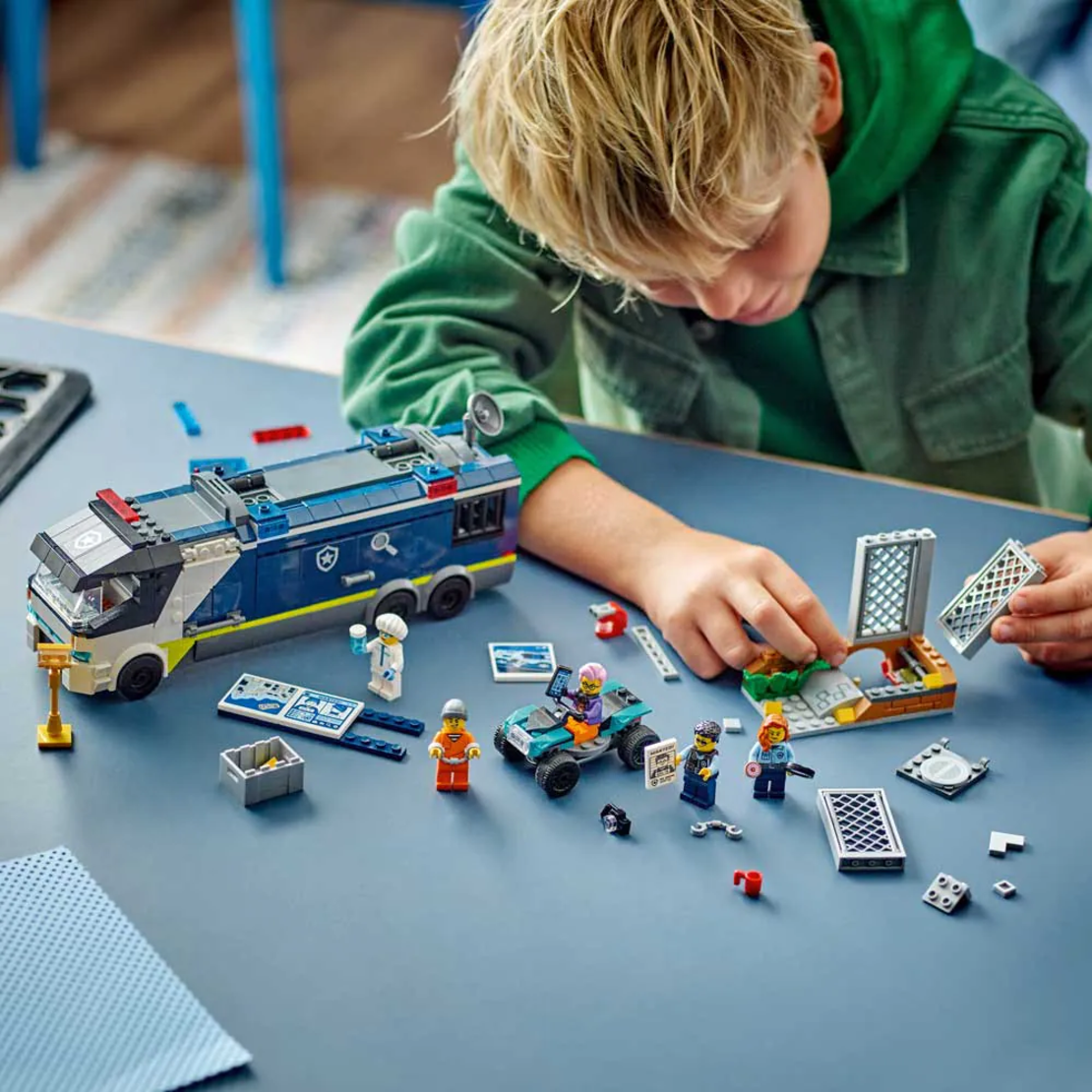 LEGO® City Камион с мобилна полицейска лаборатория 60418