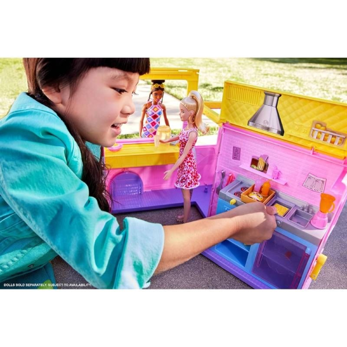 Игрален комплект Mattel Barbie Камион за лимонада, с 25 аксесоара