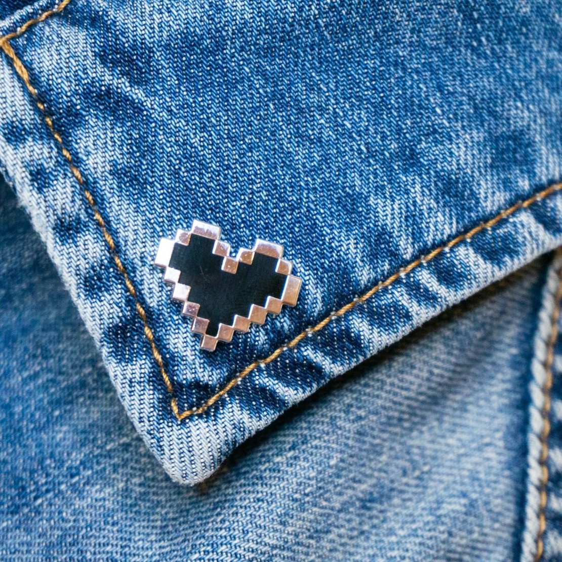 Значка - Пин - Creative Goodie - Pixel heart - black