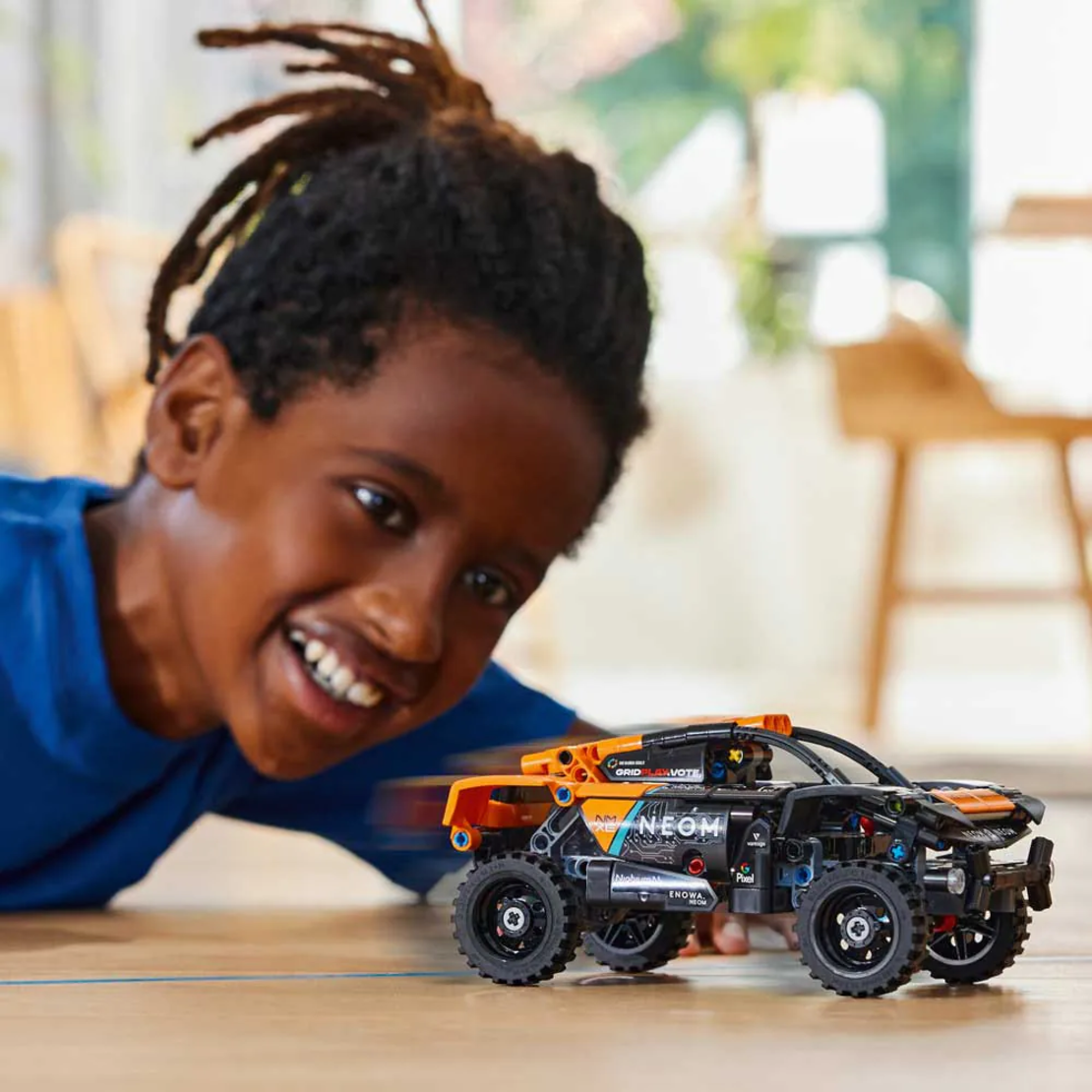 LEGO® Technic Състезателна кола NEOM McLaren Extreme E 42166