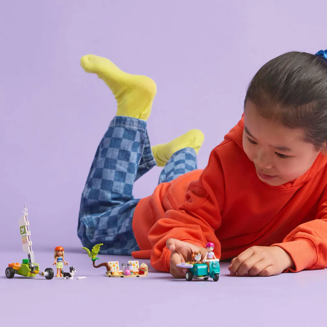 LEGO® Friends Сърфиращи кучета и приключение със скутери 42641