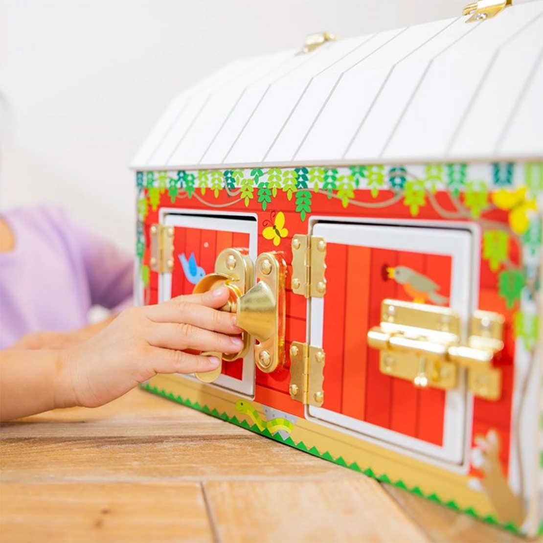 Детска дървена играчка Melissa and Doug Хамбар с врати и ключалки + 4 животни