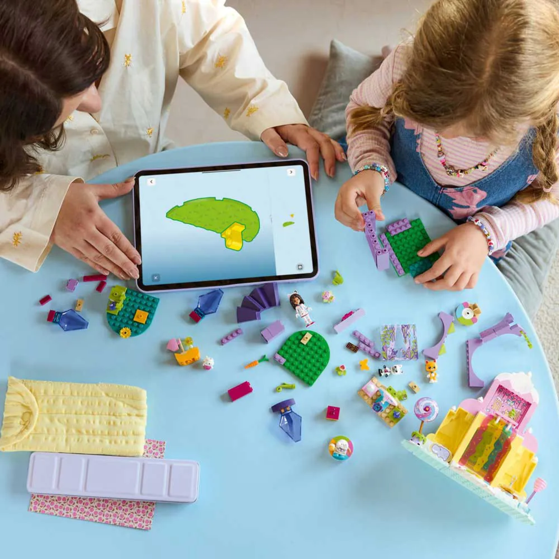 LEGO® Gabby's Dollhouse Царство на сладкишите и котешка градина 11205