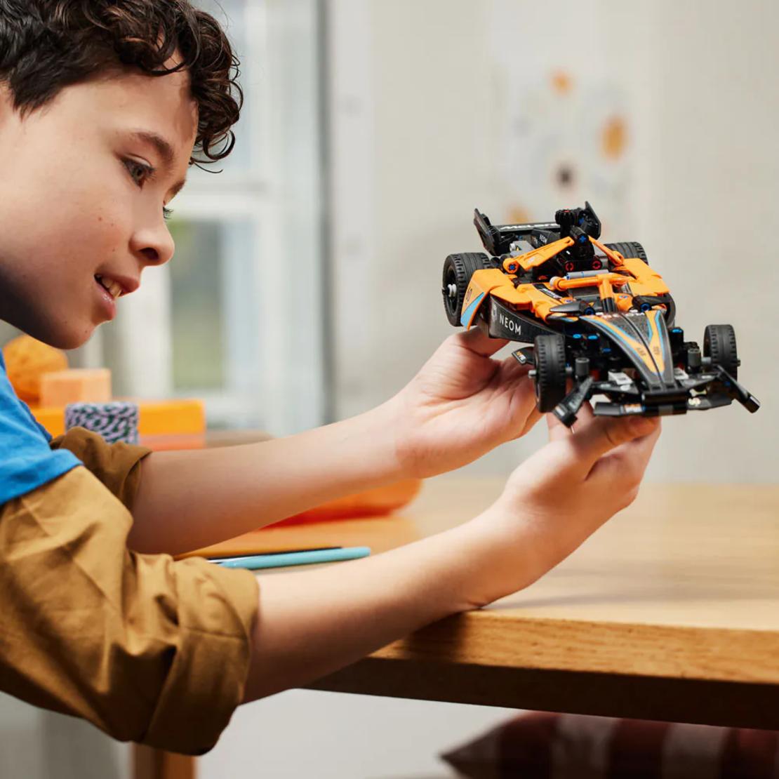 LEGO® Technic Състезателна кола NEOM McLaren Formula E 42169
