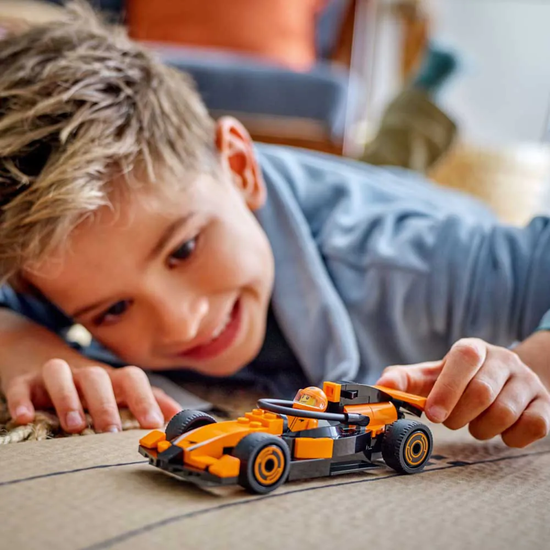 LEGO® City F1® Пилот със състезателна кола McLaren 60442