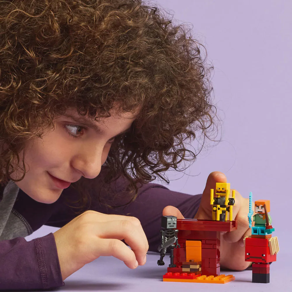 LEGO® Minecraft® Битка в пъклената лава 21266