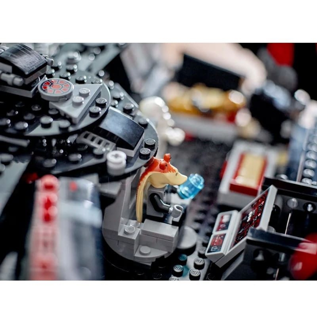 LEGO® Star Wars™ Черният сокол 75389