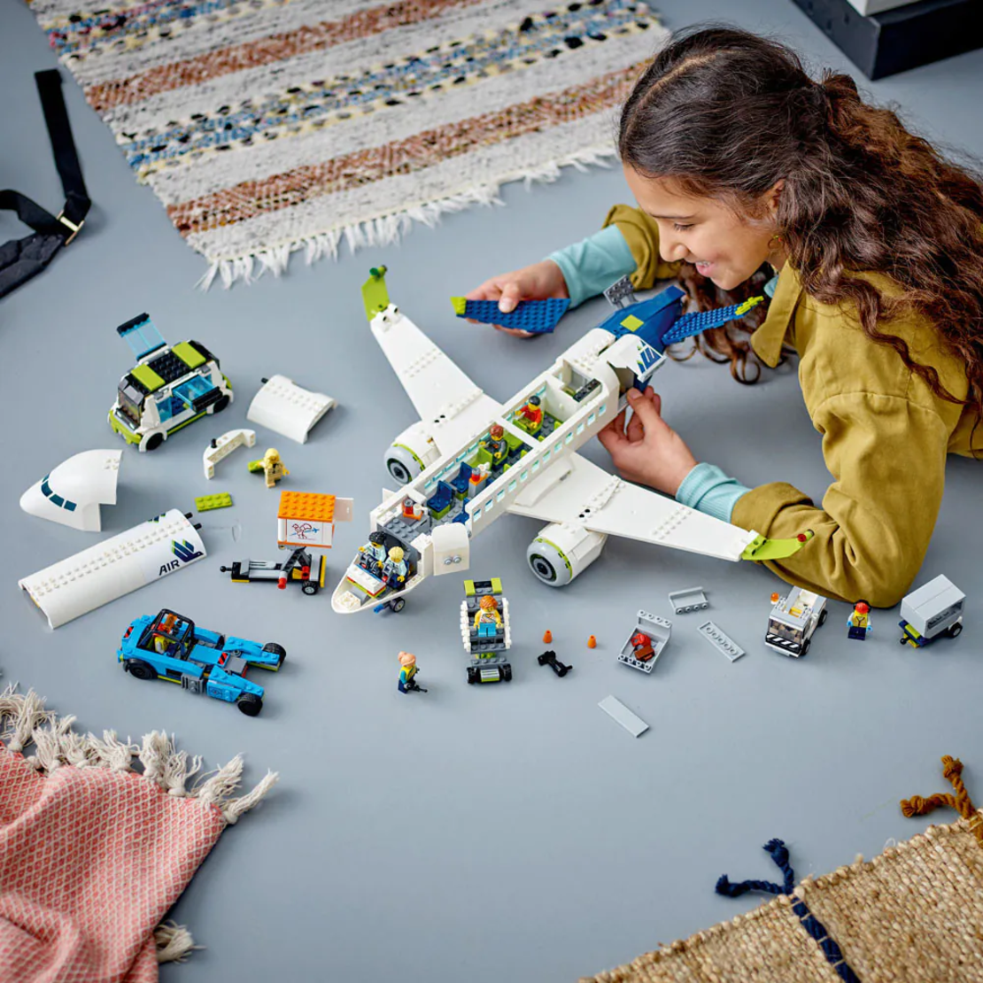LEGO® City Пътнически самолет 60367
