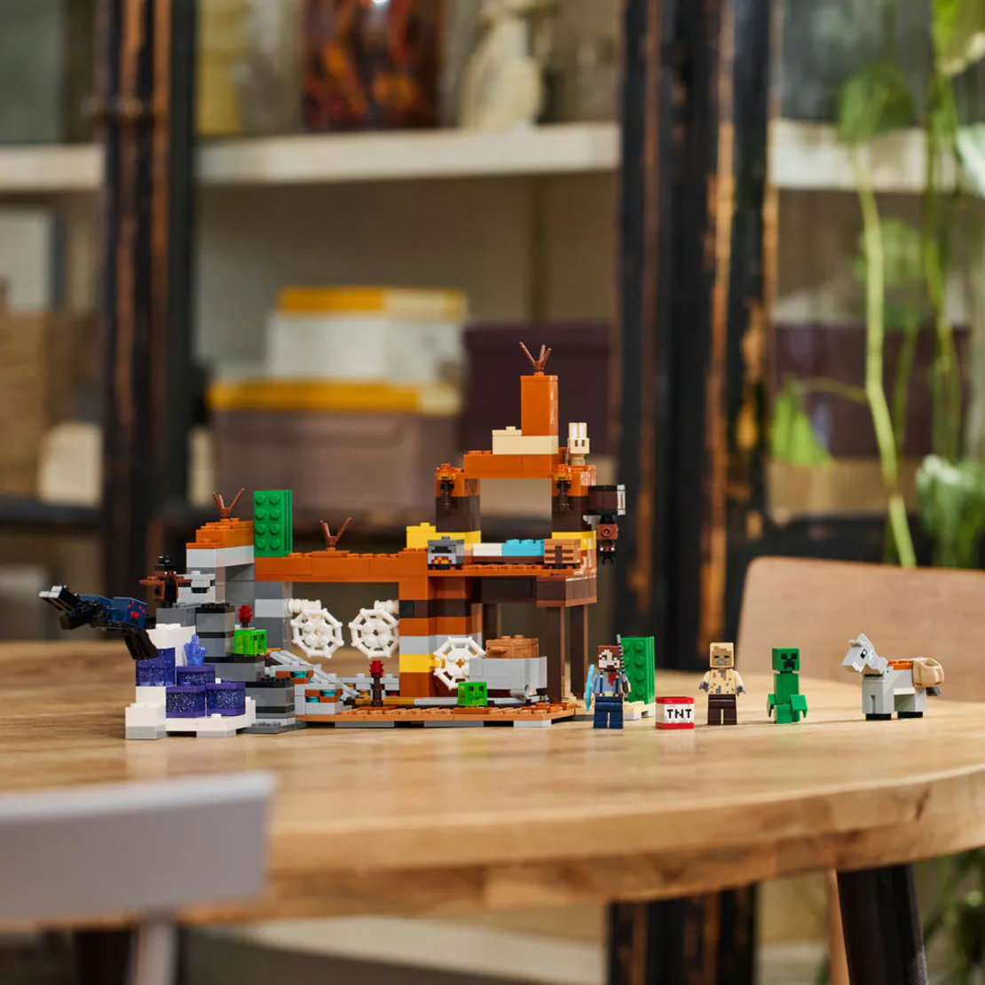 LEGO® Minecraft® Миньорска шахта в неплодородните земи 21263