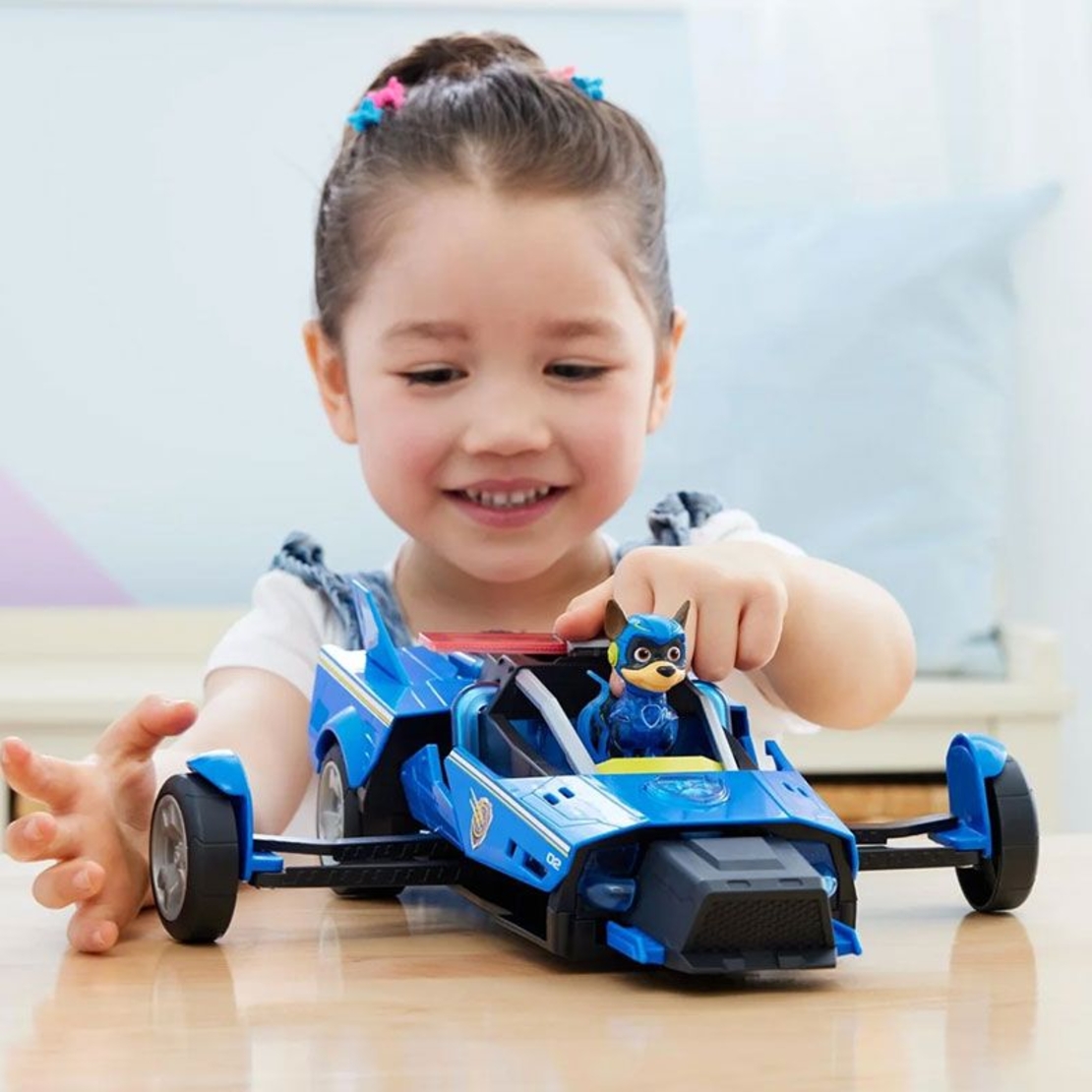 Игрален комплект Spin Master Paw Patrol: The Mighty Movie, Трансформираща се кола с фигурка Чейс, със звуци и светлини