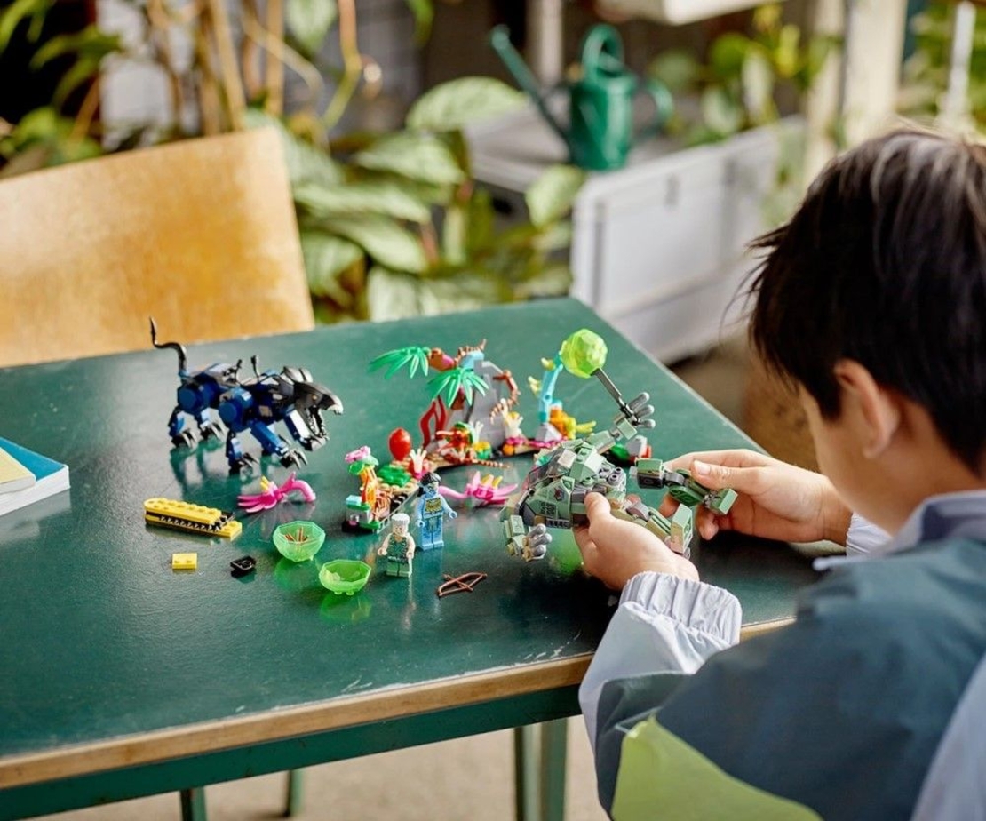 LEGO® Avatar Нейтири и Танатор срещу Куорич 75571