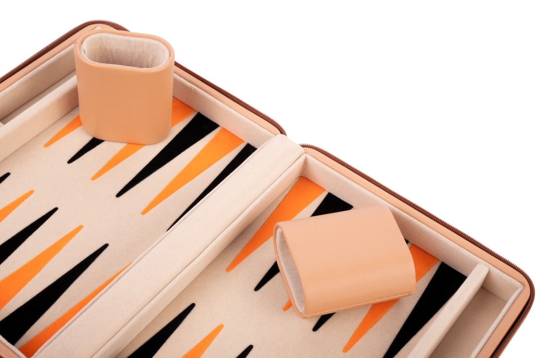 Табла в бежов калъф