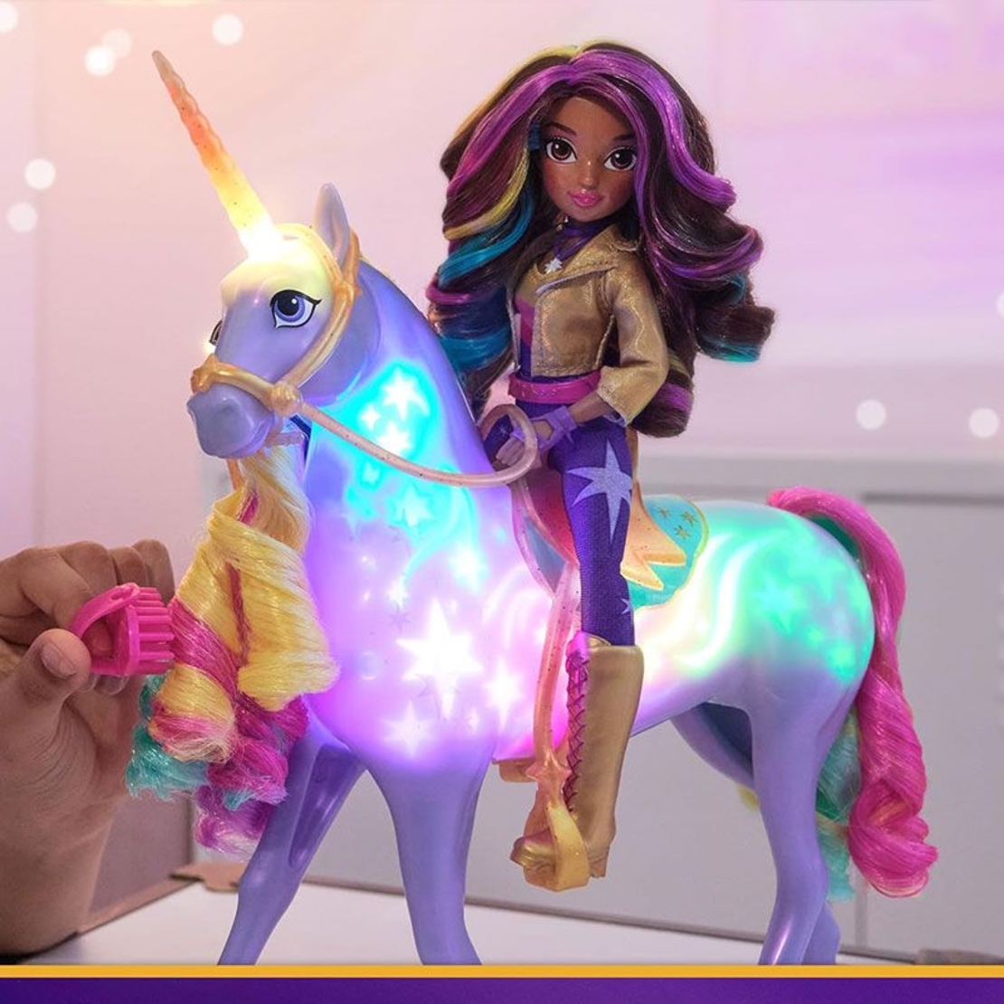 Kомплект интерактивна играчка светещ еднорог и кукла Spin Master Unicorn Academy Sophia & Rainbow Light-Up Wildstar, със звуци и музика