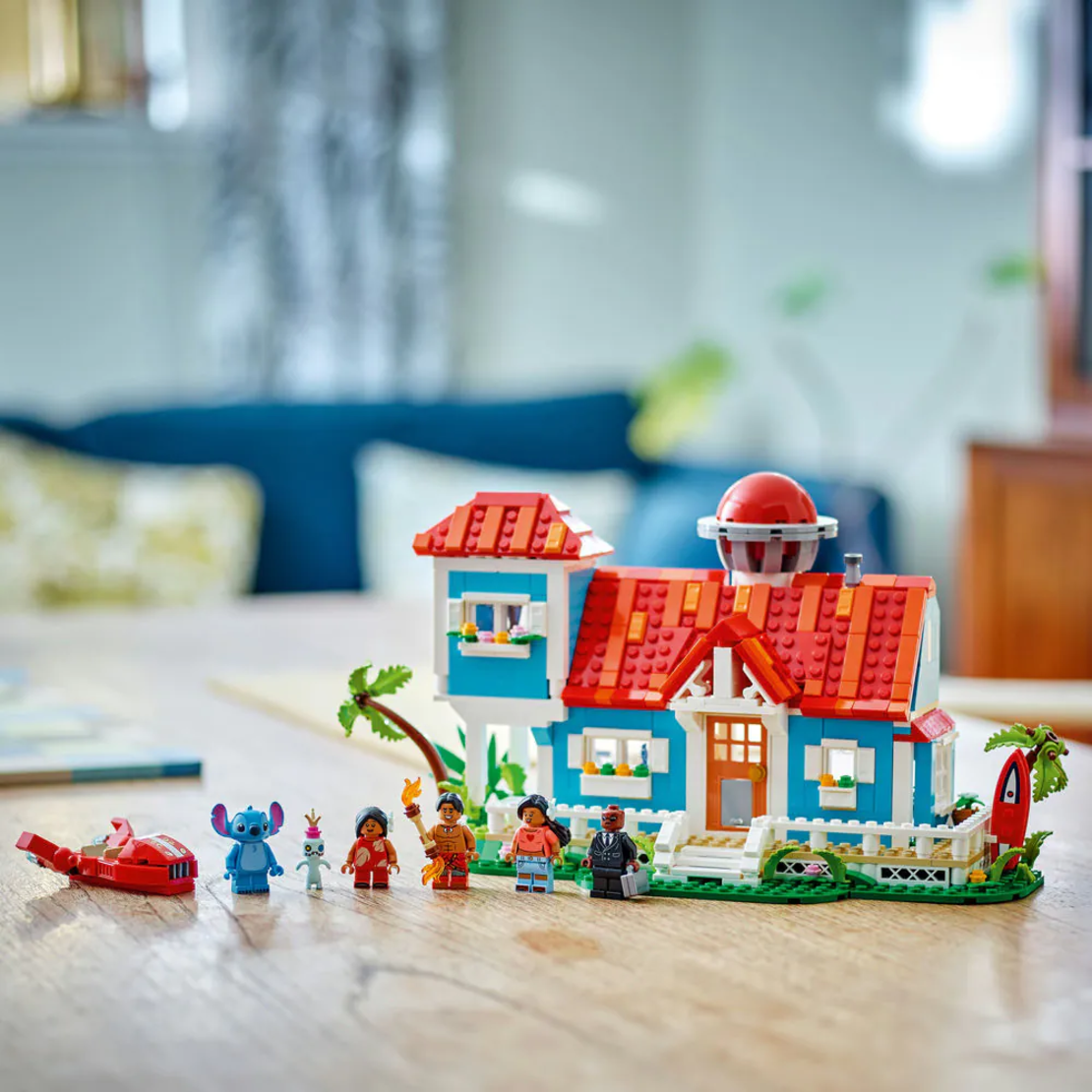 LEGO® Disney Къщата на плажа на Лило и Стич 43268