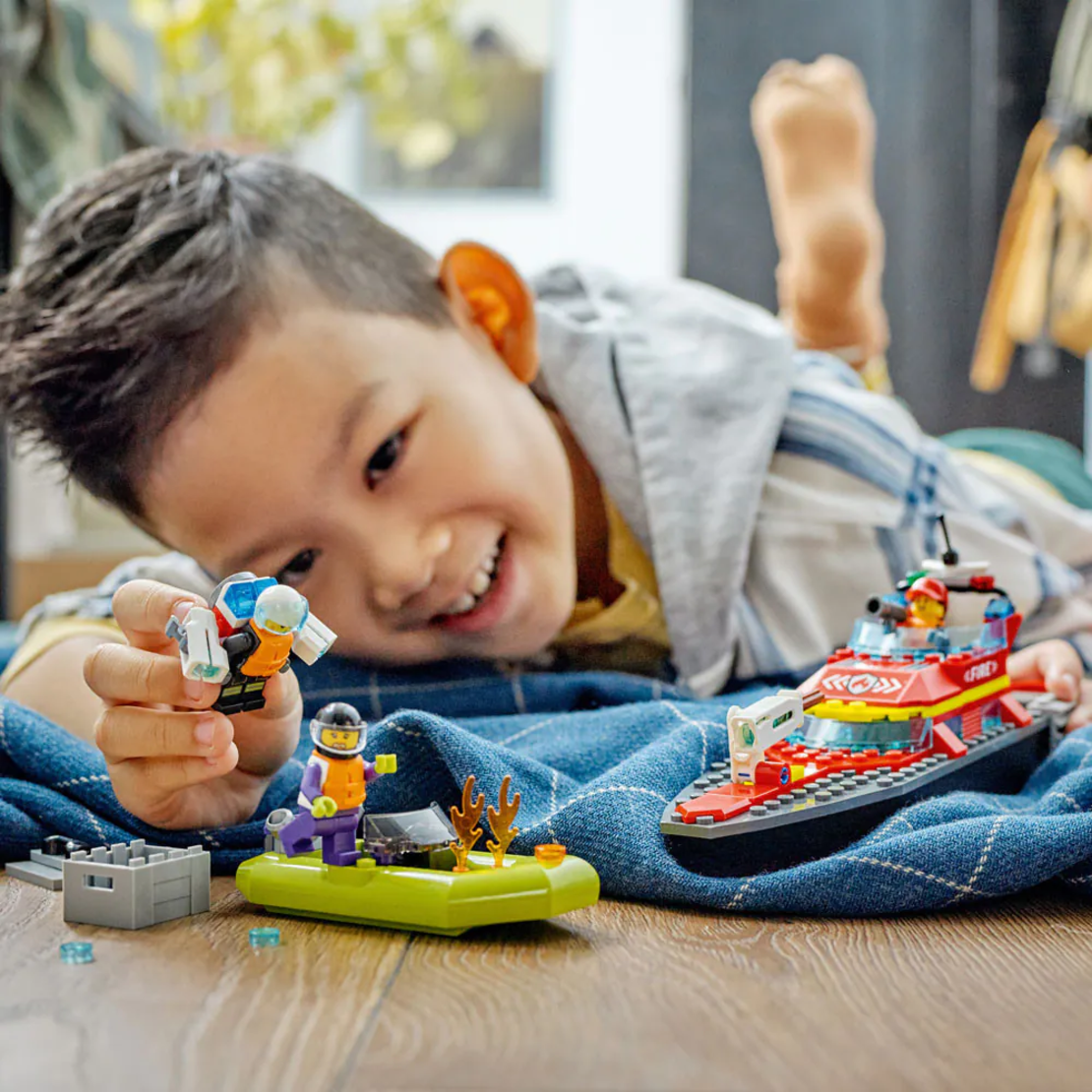 LEGO® City Пожарникарска спасителна лодка 60373