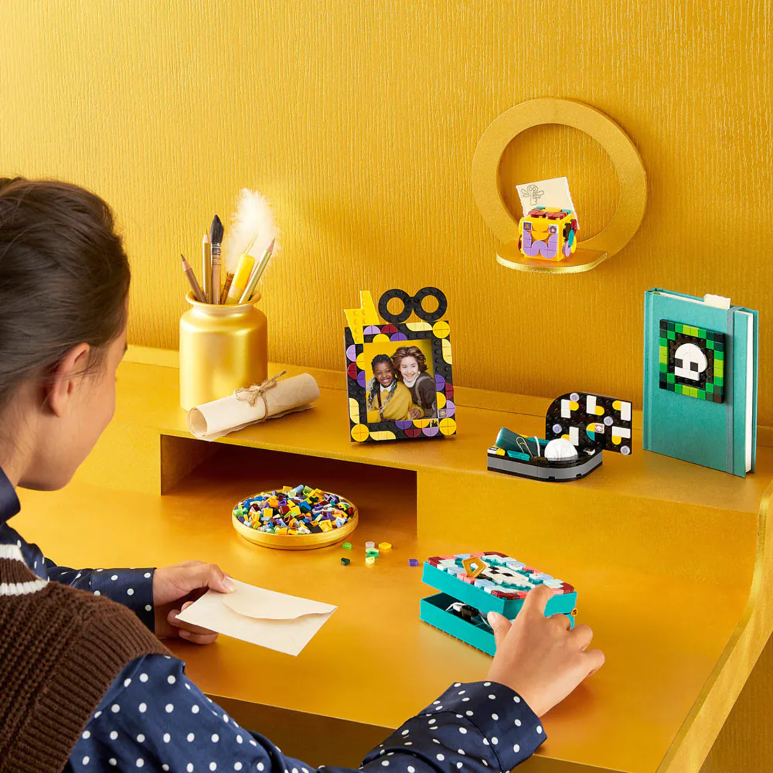 LEGO® DOTS Хогуортс – настолен комплект 41811