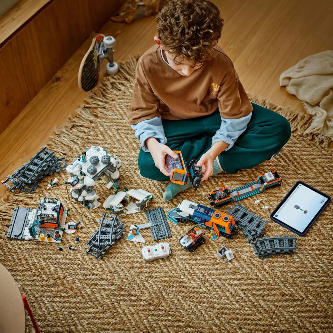 LEGO® City Полярен експресен влак за арктически изследователи 60470