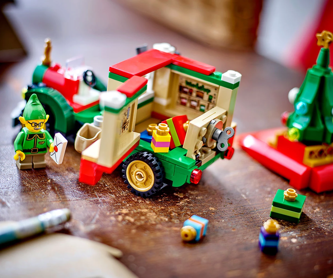 LEGO® Iconic Камионът за доставки на Дядо Коледа 40746