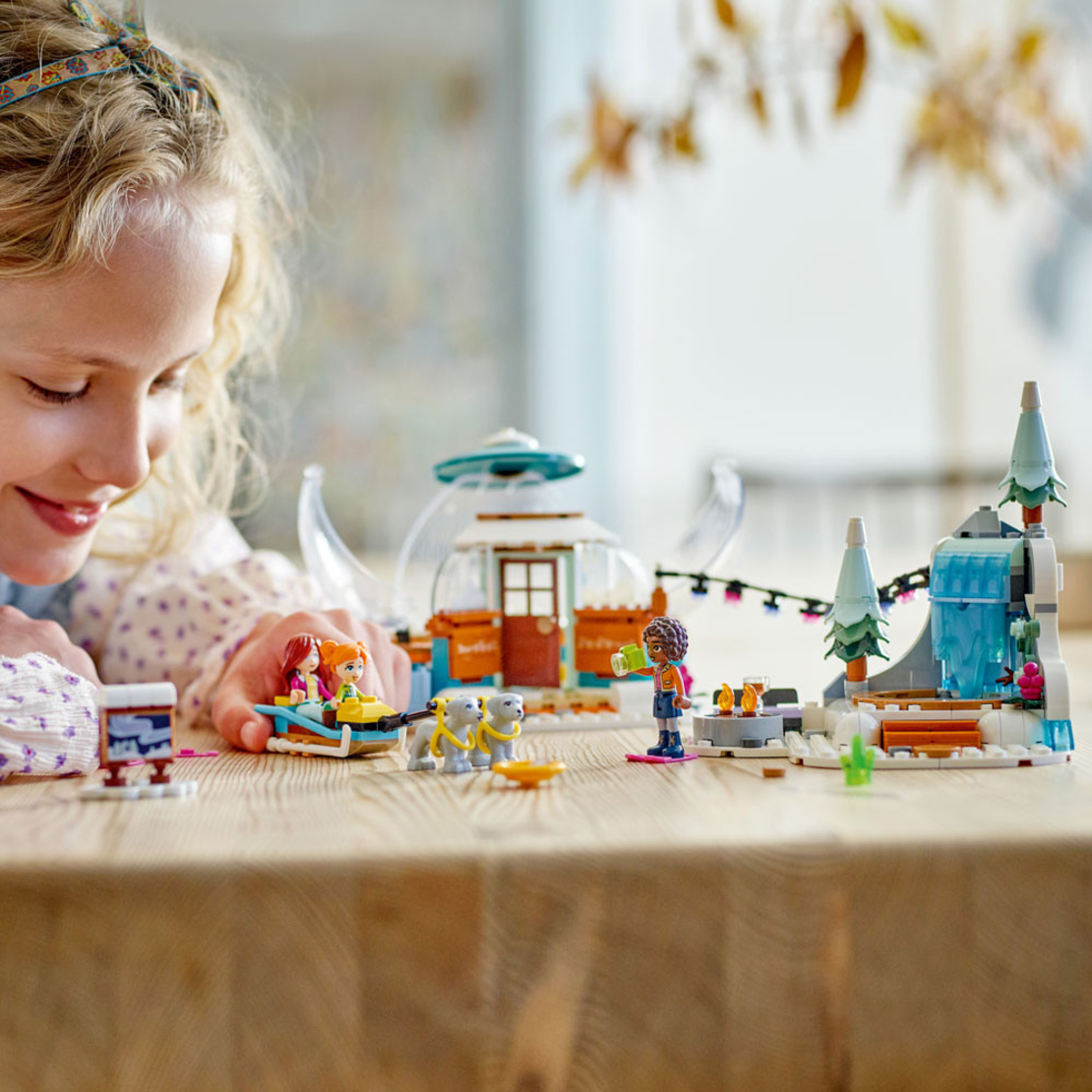 LEGO® Friends Празнично приключение с иглу 41760
