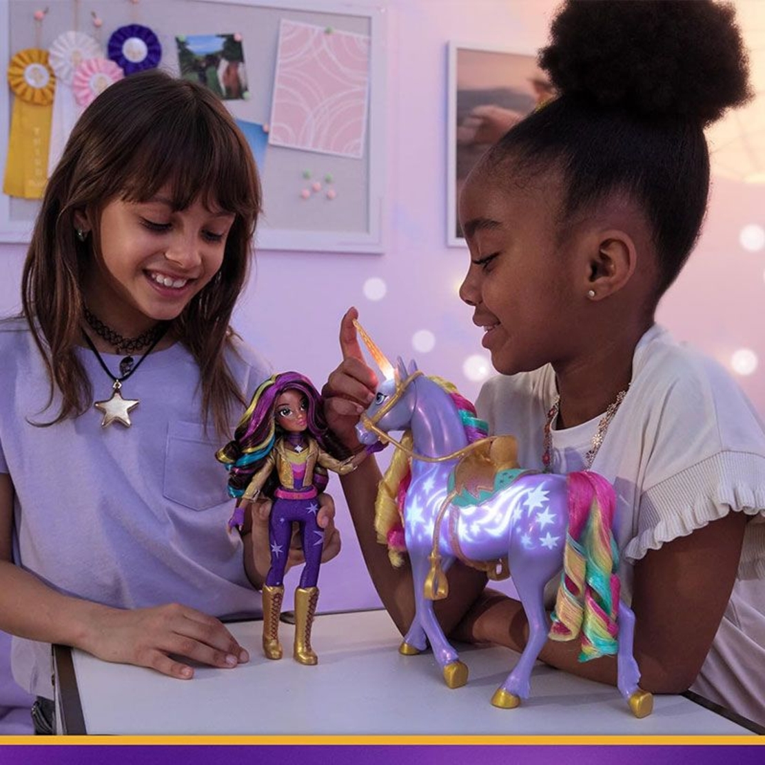 Kомплект интерактивна играчка светещ еднорог и кукла Spin Master Unicorn Academy Sophia & Rainbow Light-Up Wildstar, със звуци и музика
