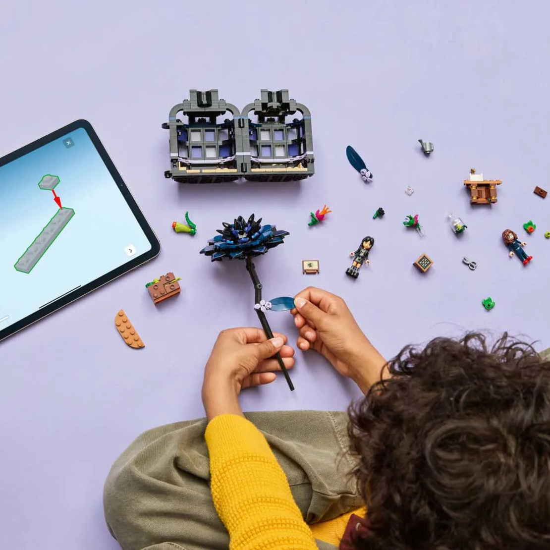 LEGO® Wednesday Черна далия 76784