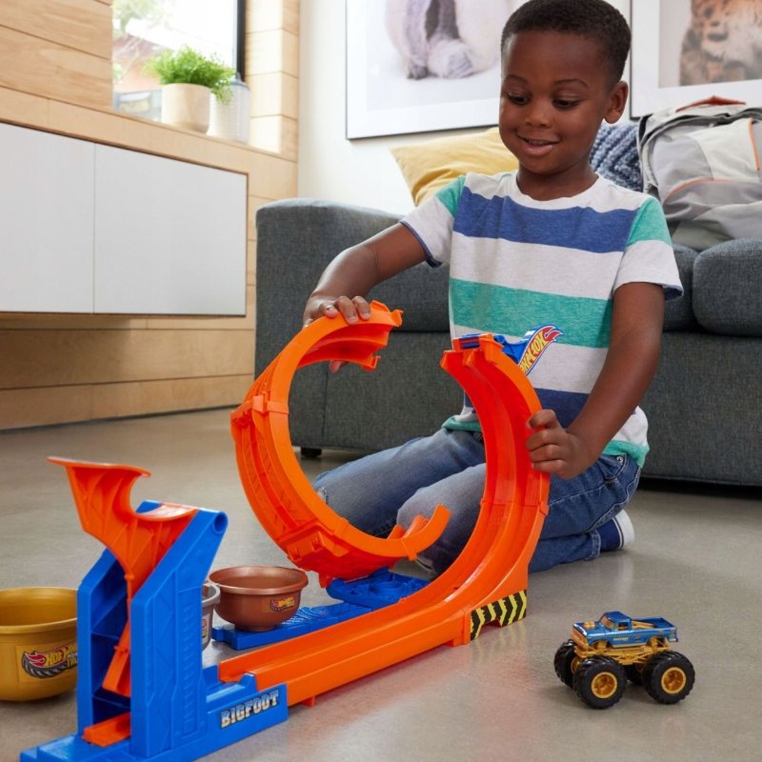 Писта Mattel Hot Wheels Monster Trucks Loop-and-Flip Trophy Challenge, 2 в 1