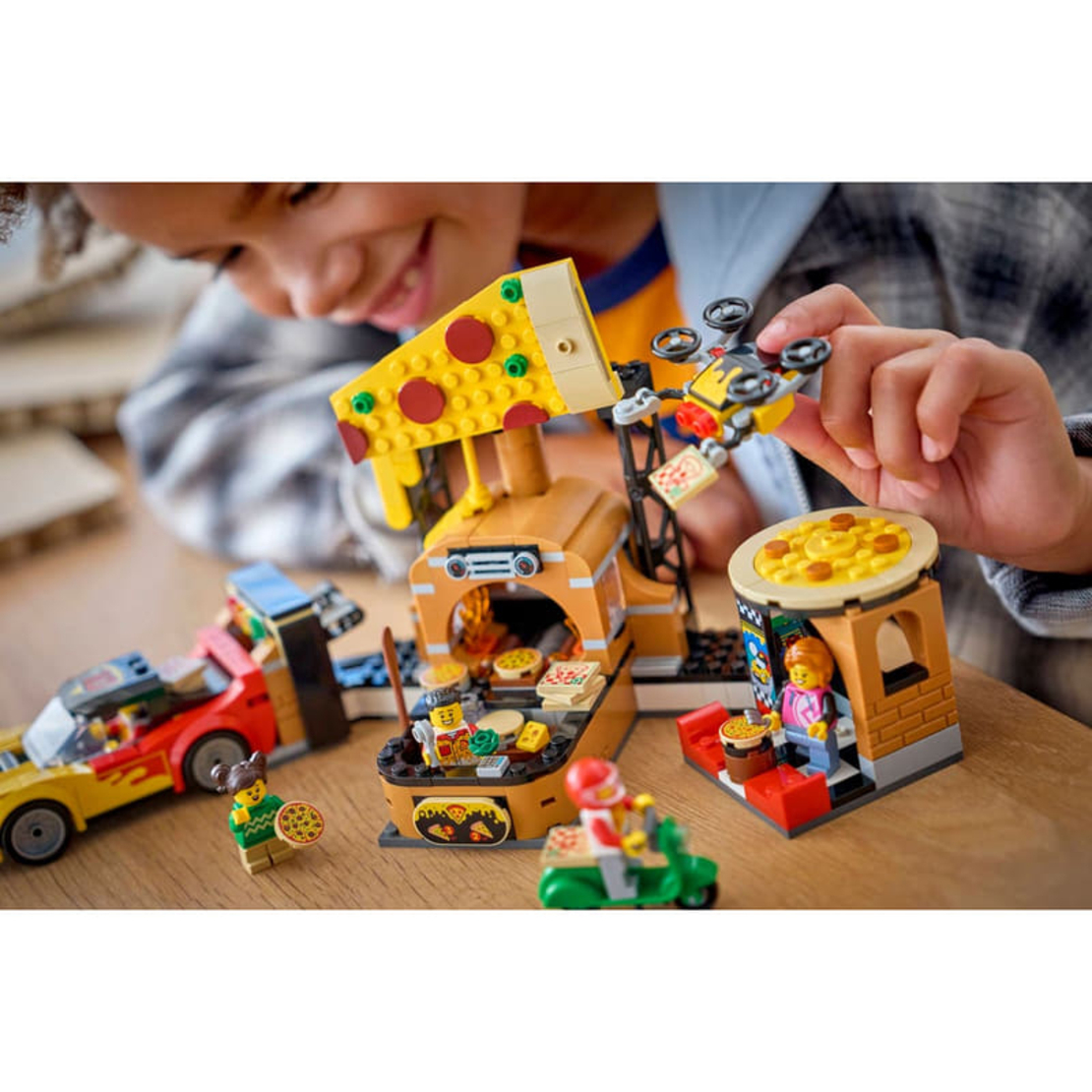 LEGO® City Доставка на пица с превозни средства 60496
